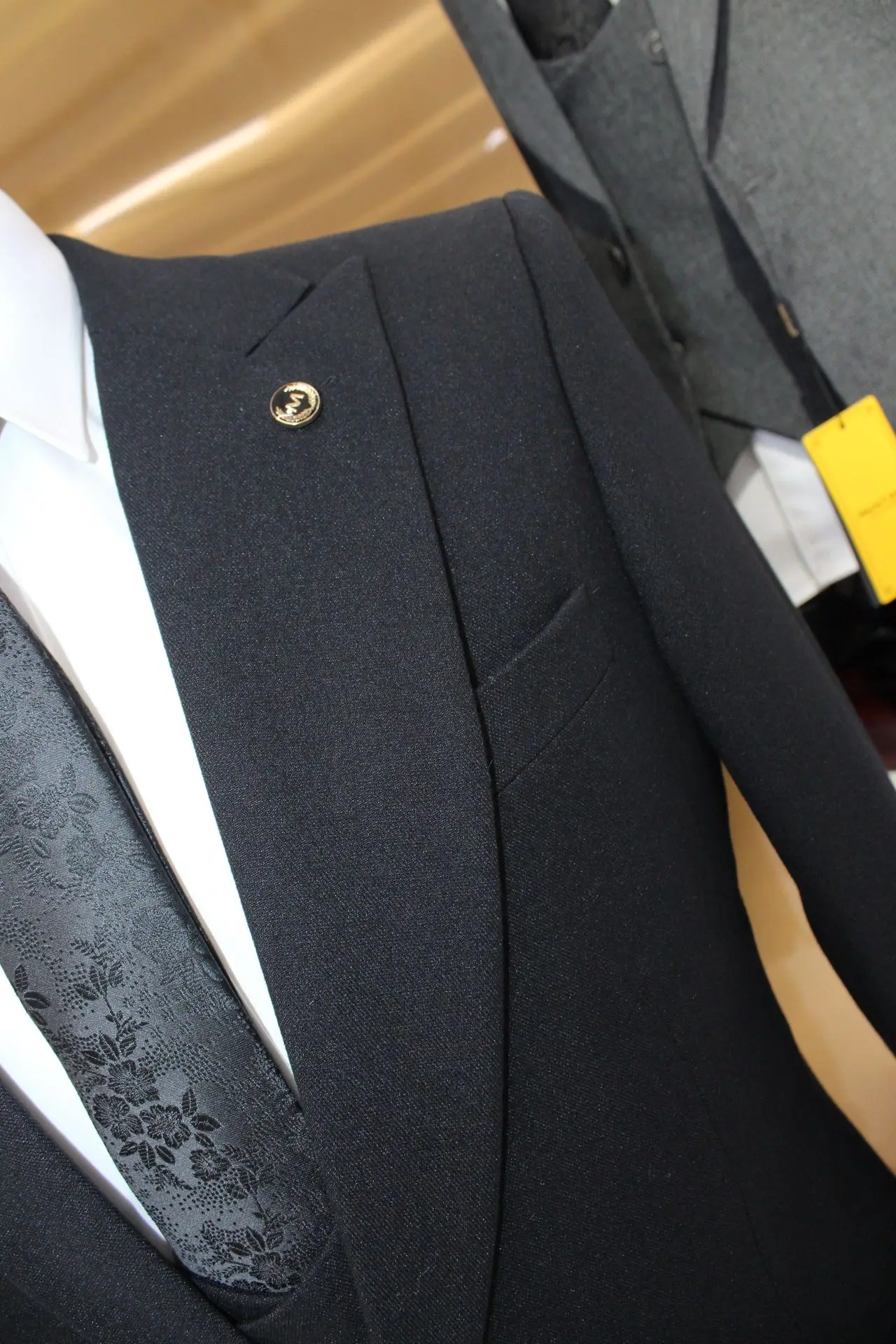 Slim Fit Mens Suits 3 Piece Set Single Breasted Luxury Business Wedding Tuxedo Jacket Pants Vest Modern Tailored Fit Outfit