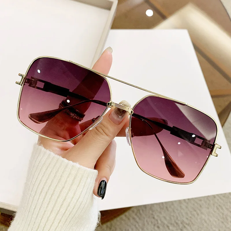 Shop Our 2024 Sunglasses Collection - Fashion & Protection display picture 1