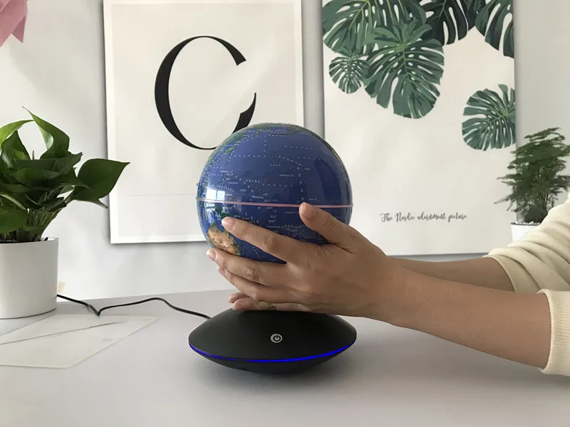 Globo Magnetico Fluttuante Con Luci LED Multicolore - Gadget High-Tech Per Scrivania E Decorazione