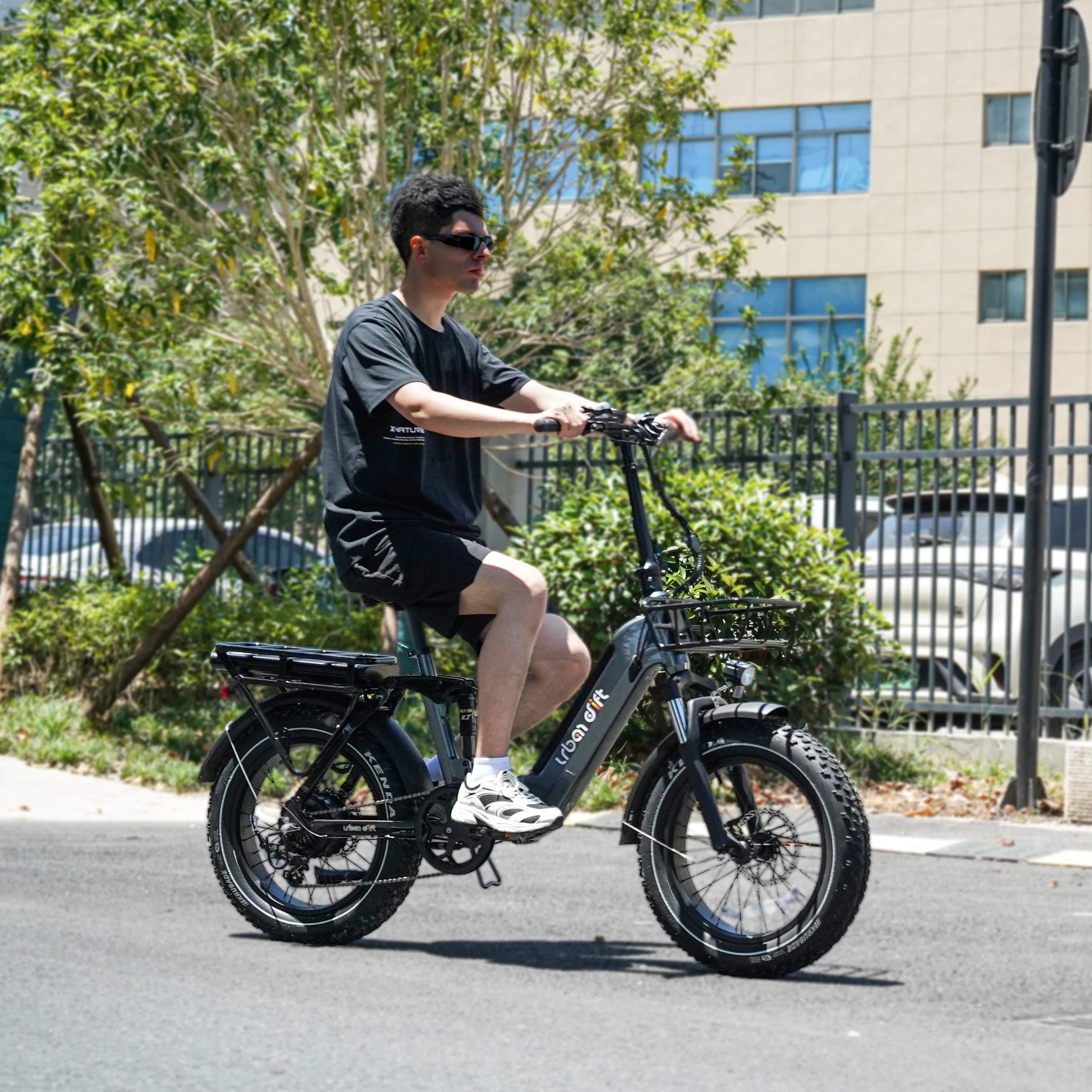 Spectacular Customizable 1000w 30ah Electric City E-Bike with Fat Tire, Folding 20-inch Frame - Mountain Bike for Adults from Factory Direct - Image 4