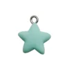 Estrellas esmeriladas de resina azul claro.