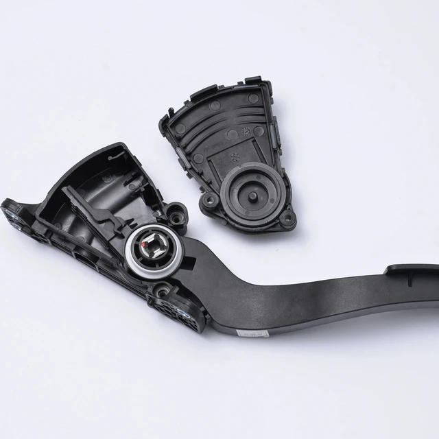 Electronic Accelerator Pedal Heavy Truck Spare Parts Electronic Accelerator Pedal for Truck