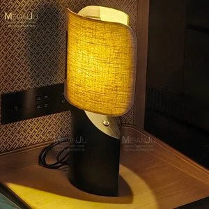 Classical Hotel Living Room Table Light Bedroom Bedside Villa Decorative Desk Lamp with Flexible Fabric Shade Simple Design