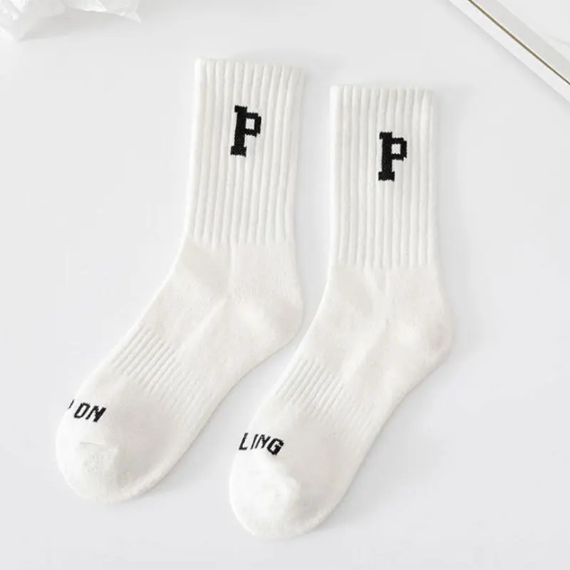 2023 высококачественные модные хлопковые спортивные носки с логотипом под заказ дешевые оптовые женские Чулочно-носочные изделия