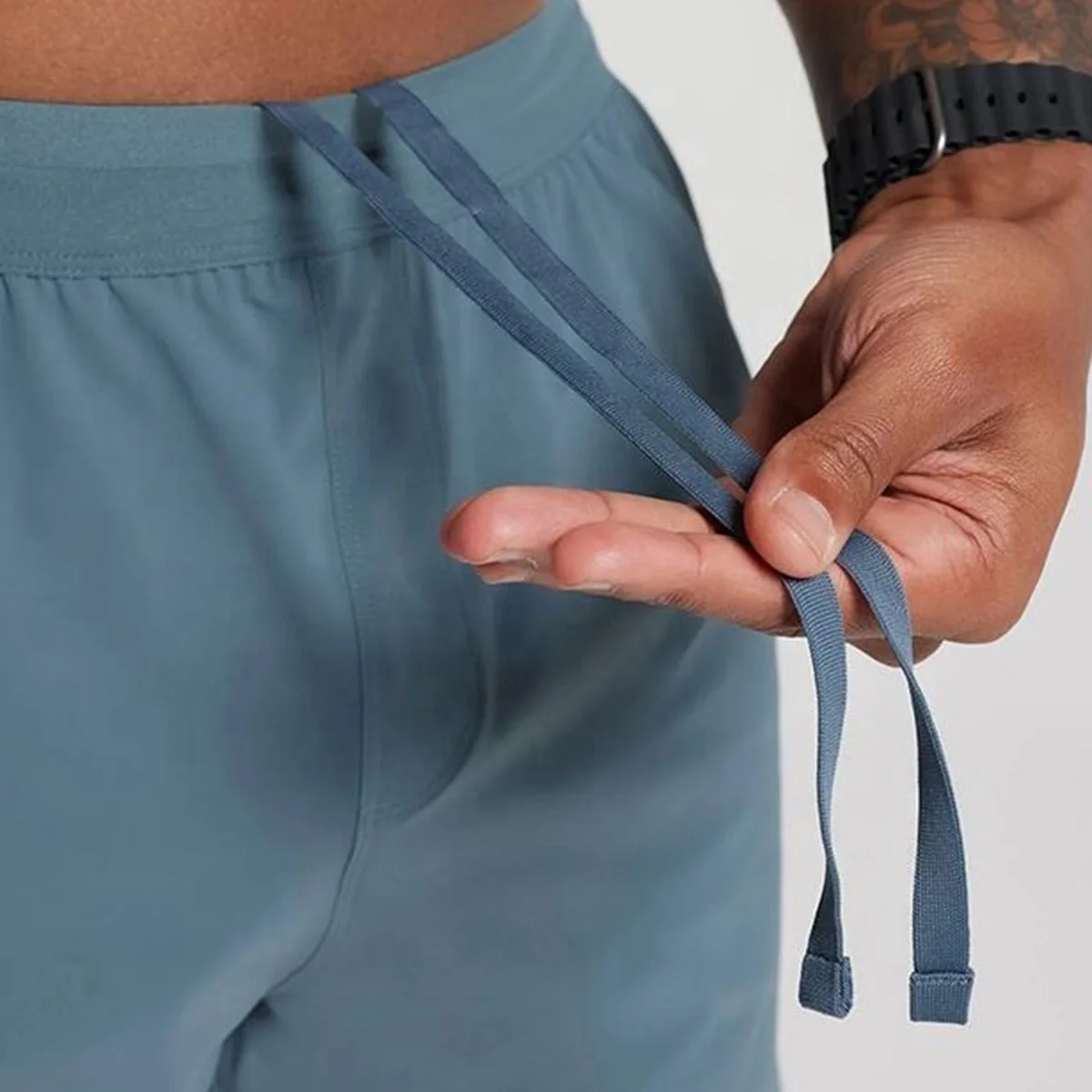 JL1123G Breathable Waistband Split Hem 5 Inch Inseam Sports Activewear Workout Athletic Gym Shorts for Men