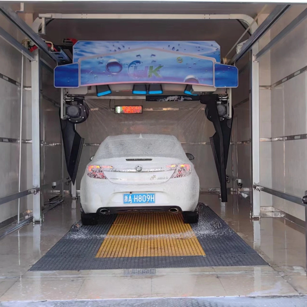 Sturdy and Durable E-wallet Charging Self Solar Vendo Automatic Car Wash Machine for Unmanned Chain Store
