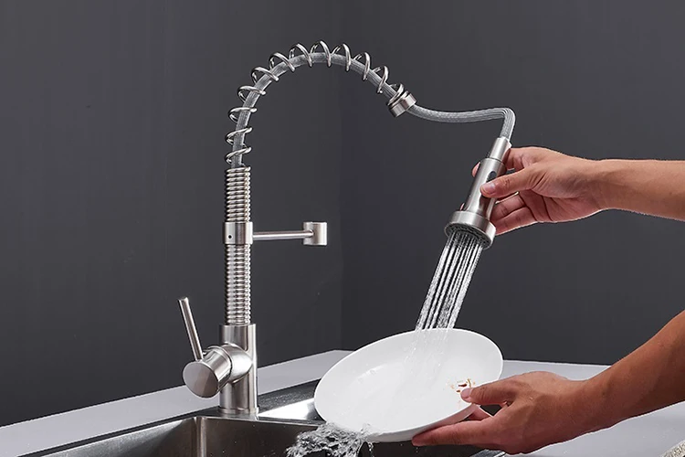 Grifo de fregadero de cocina con resorte semi profesional montado en cubierta extraíble