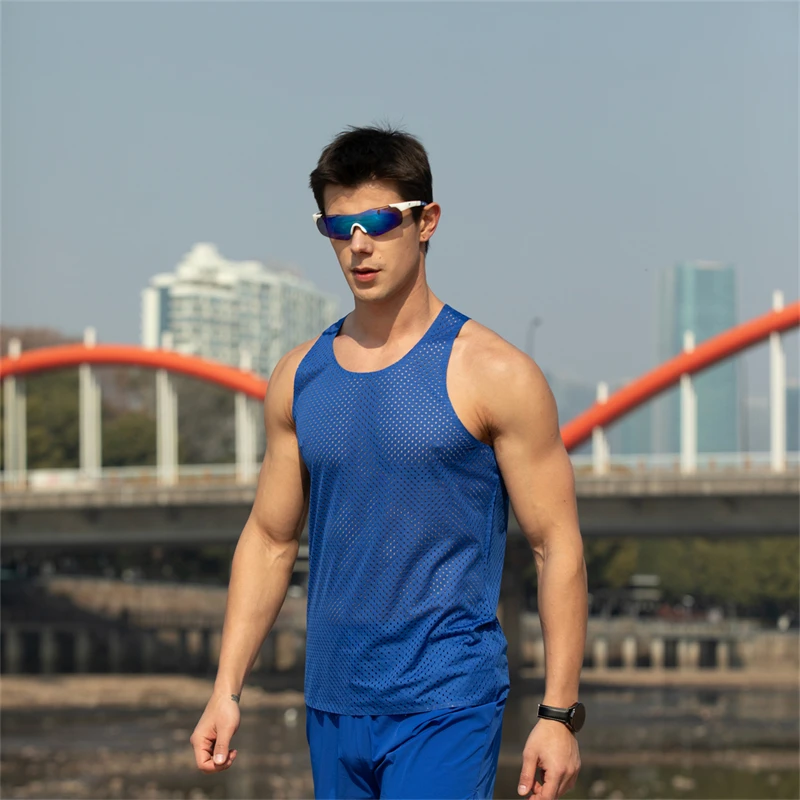 Seamless Mesh Breathable Man Big Hole Quick Dry 100% Polyester 100 GSM Marathon Running Sleeveless T-Shirt for Men