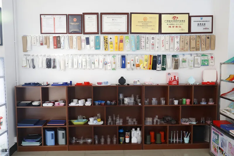 Dongguan De Xuan Plastic Hardware Products Co., Ltd.