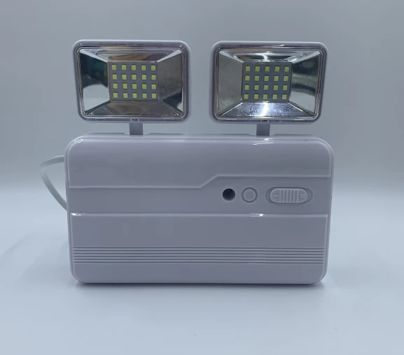 墙壁表面非维护型 ABS 折叠式双头 LED 聚光灯 700 流明 可充电电池应急双头 LED 灯