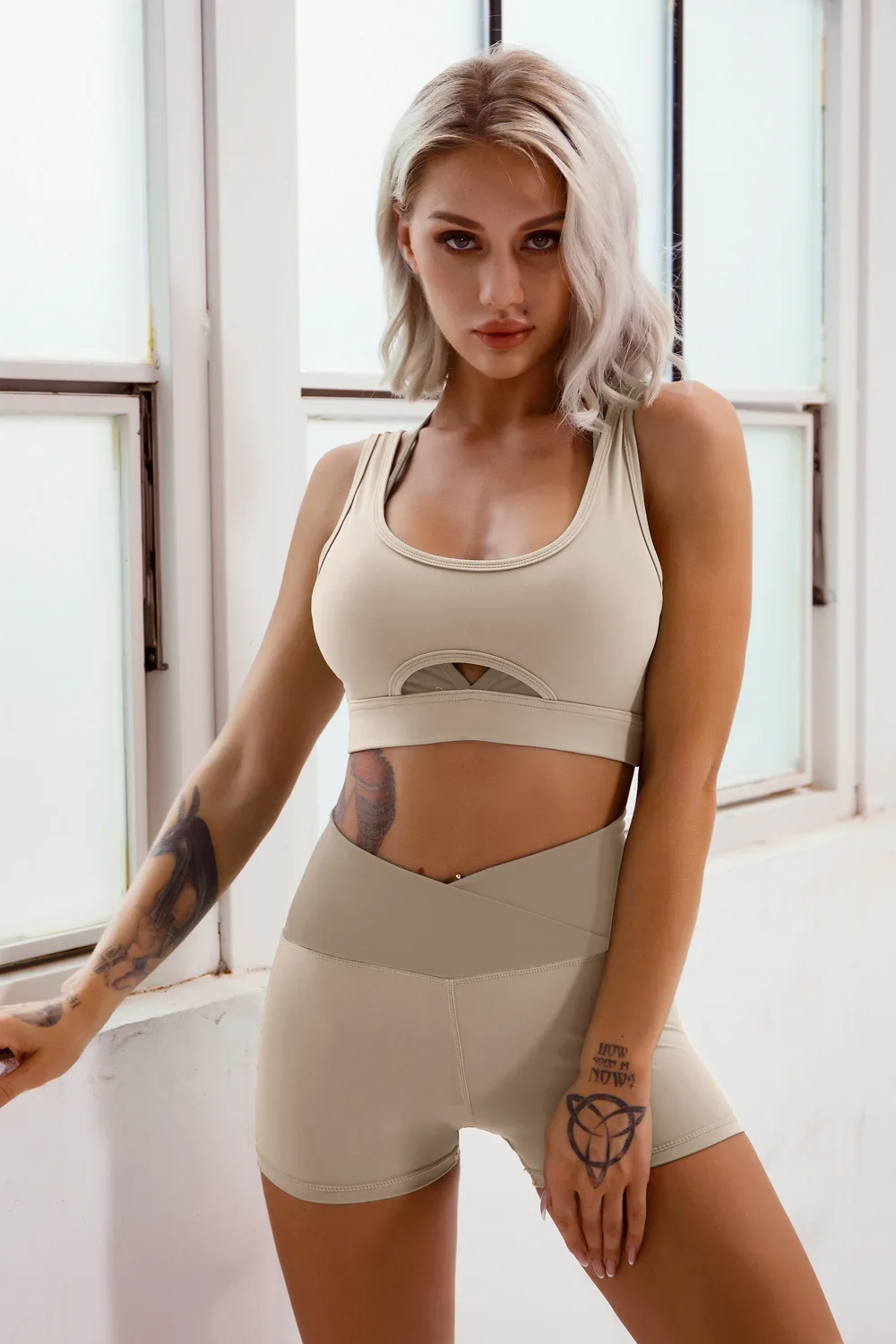 YL Tiktok Hot New Two-In-One Color Matching Bra And Shorts Fitness Workout Sports Clothing Yoga 2 Piece Sets for women