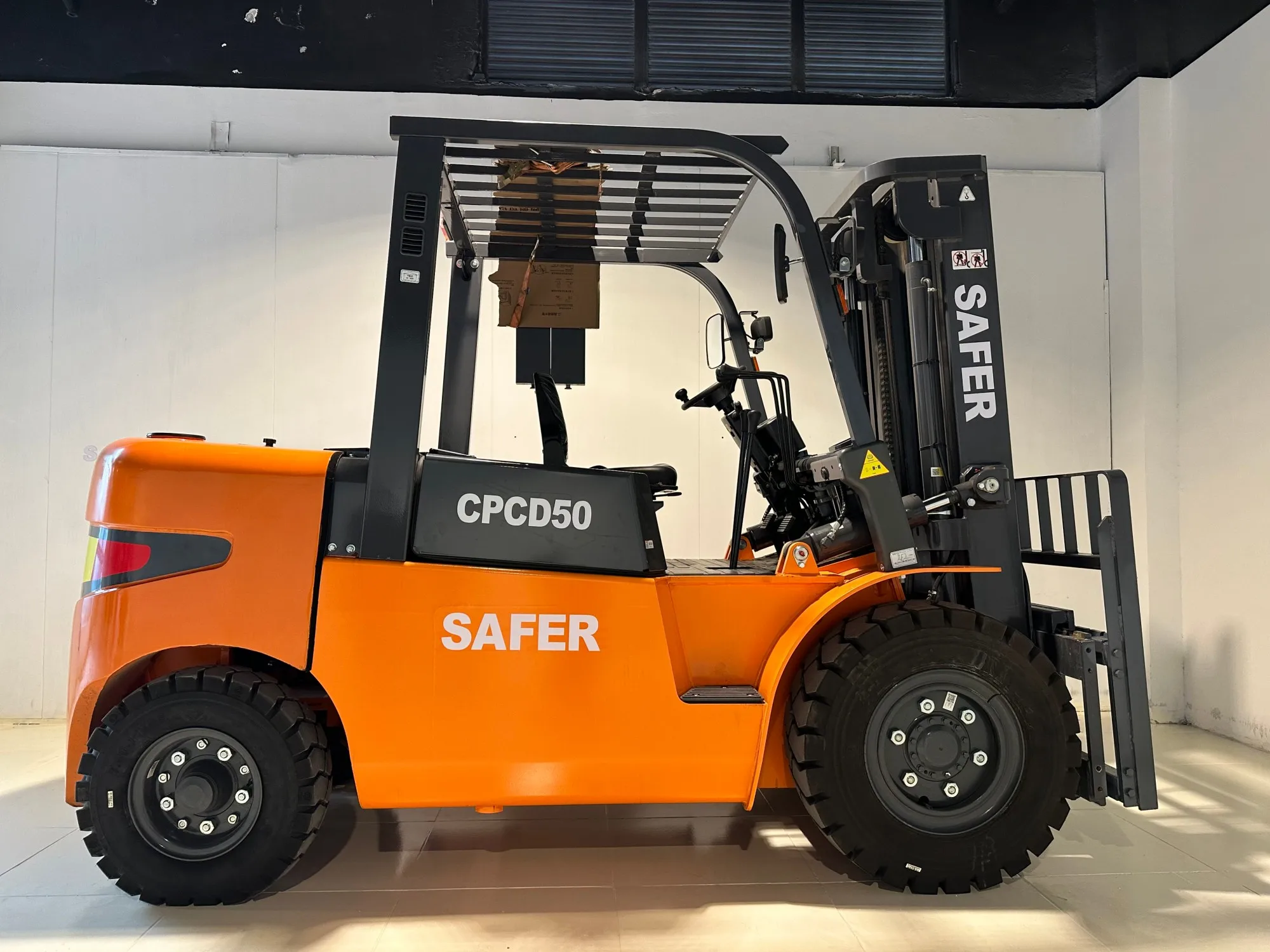 日産フォークリフトEDM-F1揚高3000MM1.5T軽油車5655H(A331 日産