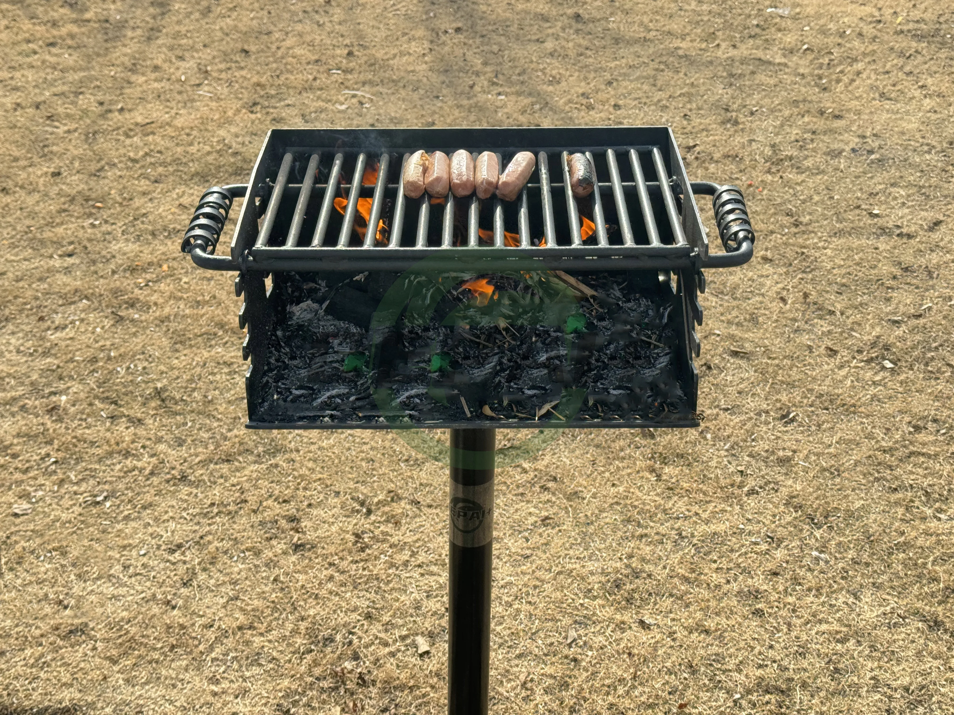 Outdoor Park Portable Ada Rotating Pedestal Charcoal Bbq Grills For