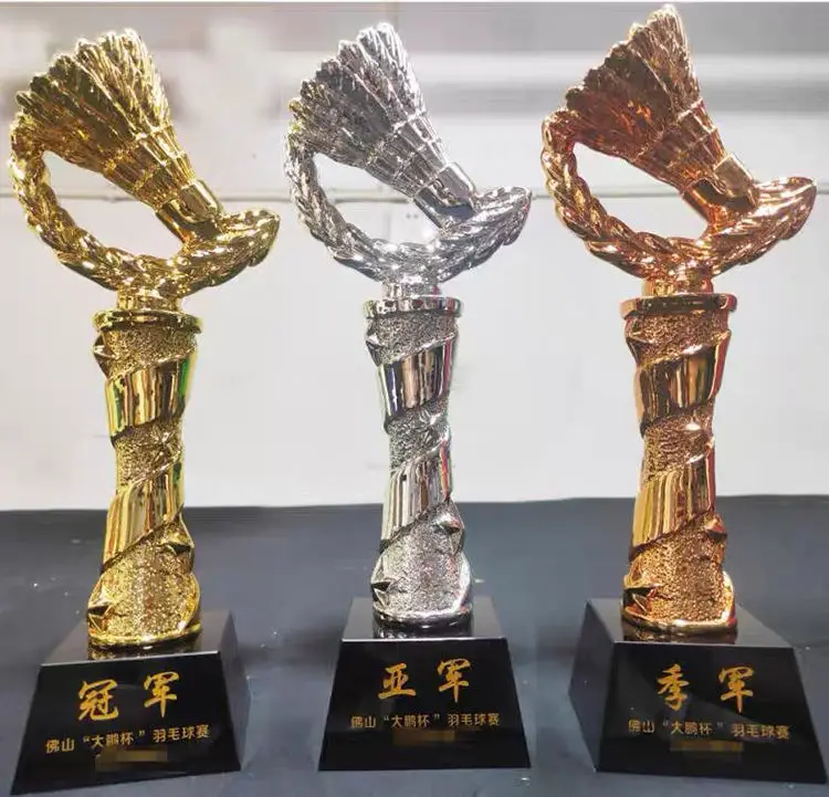 Customized sports award trophy resin crafts gold plated resin trophy star trophy crystal awards