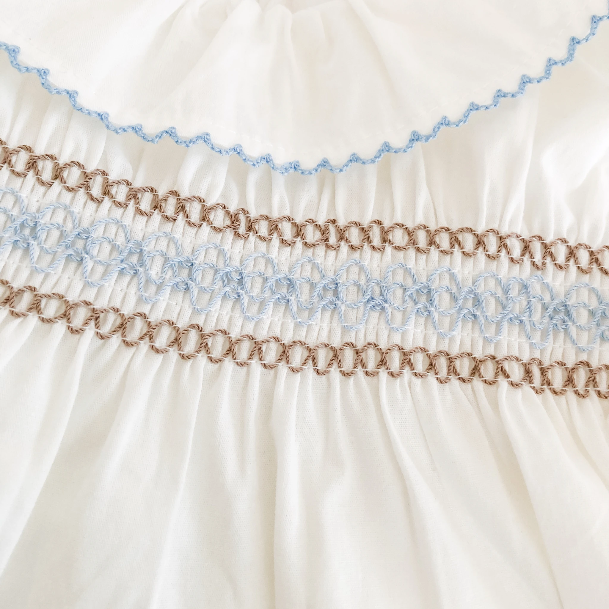 Осенняя одежда для маленьких девочек, одежда в стиле принцессы с воротником в виде листьев лотоса, треугольная одежда с длинными рукавами для скалолазания и шапкой