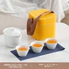 Teiera bianca elegante + tre tazze - piccola borsa quadrata gialla