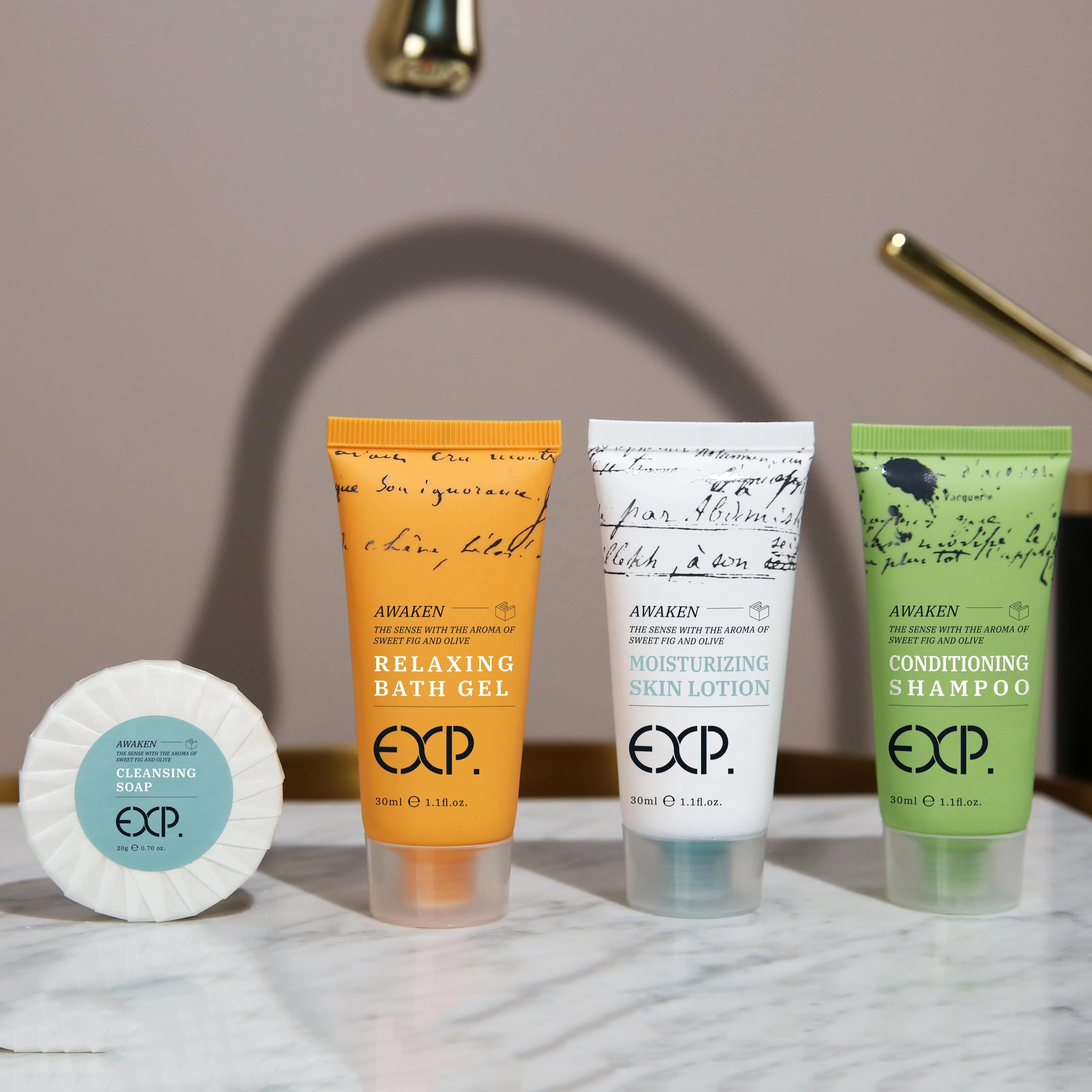 Custom Luxury OEM 5 Star Disposable Biodegradable Eco Friendly Guest Toiletries Kit Accessories Set for Bathroom Hotel Amenities