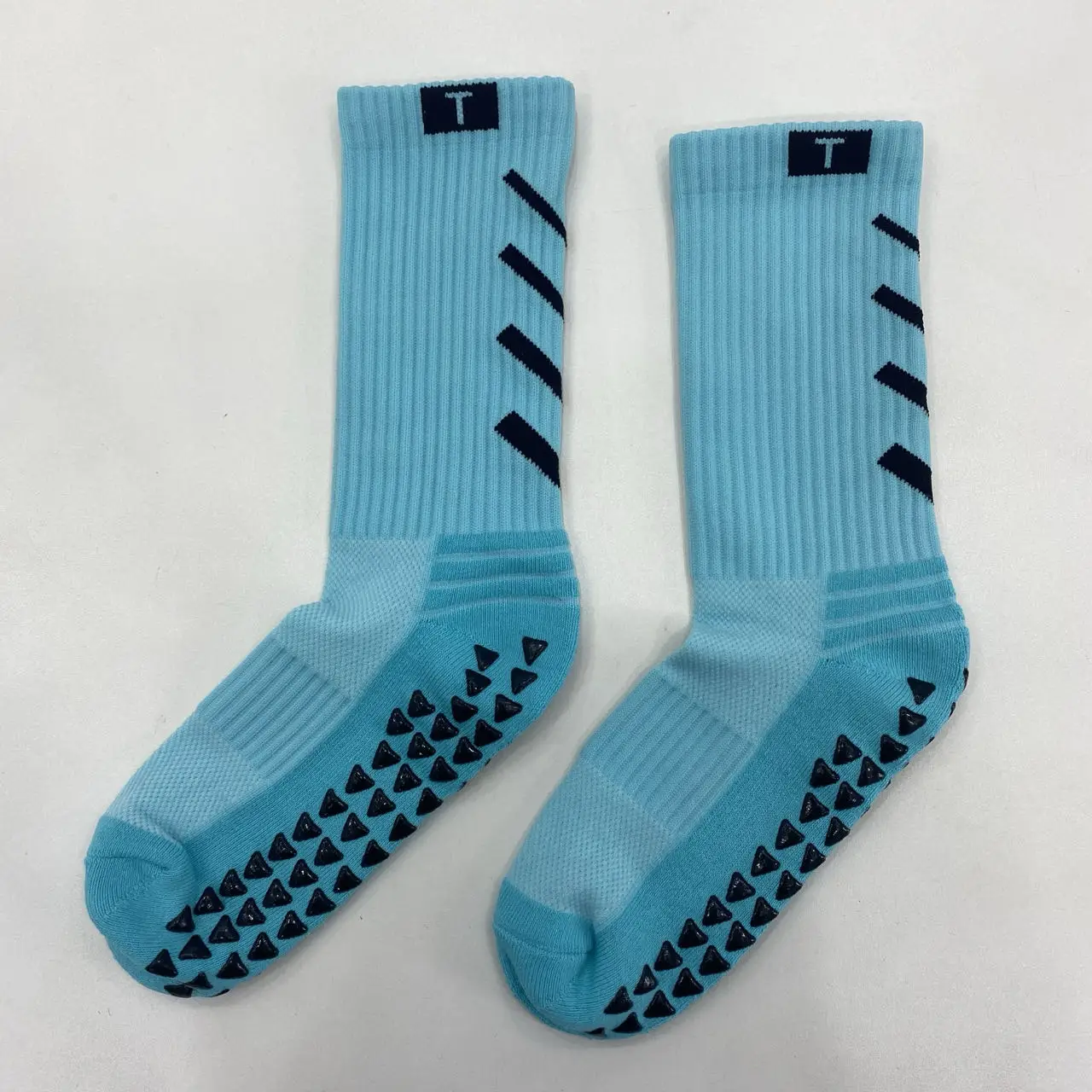 B82 Free Sample Sports Grip Socks Anti-slip Unisex Custom Logo Crew for Running Basketball Football Soccer details