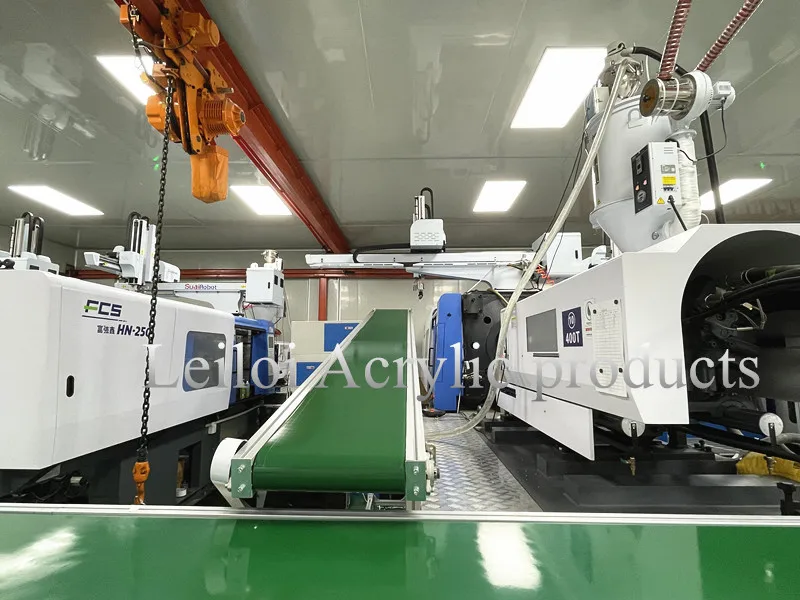 one hundred kinds crystal clear acrylic clothes hanger manufacturer