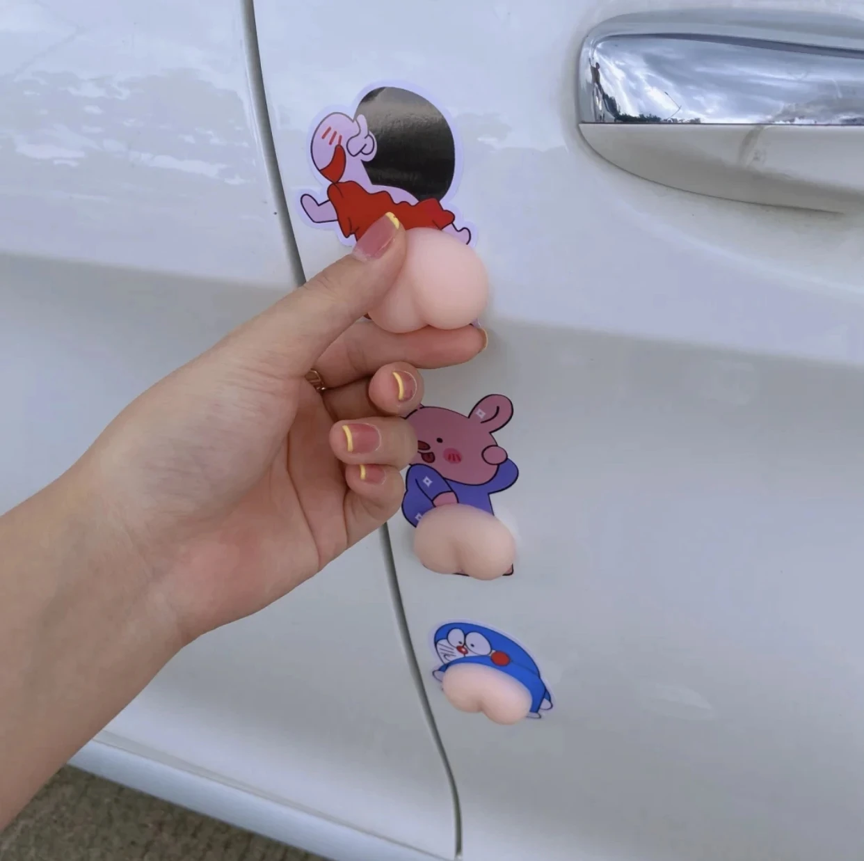 oAutoSjy Adesivo de carro de desenho animado fofo 3D adesivo de bumbum  engraçado para carro silicone tira anti-colisão adesivo de proteção de  borda de porta de carro protetor anti-riscos espelho retrovisor moldura