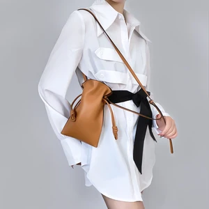 Top Quality Custom Real Leather Mini Mobile Phone Bags for iPhone Samsung S21 Huawei with Neck Strap