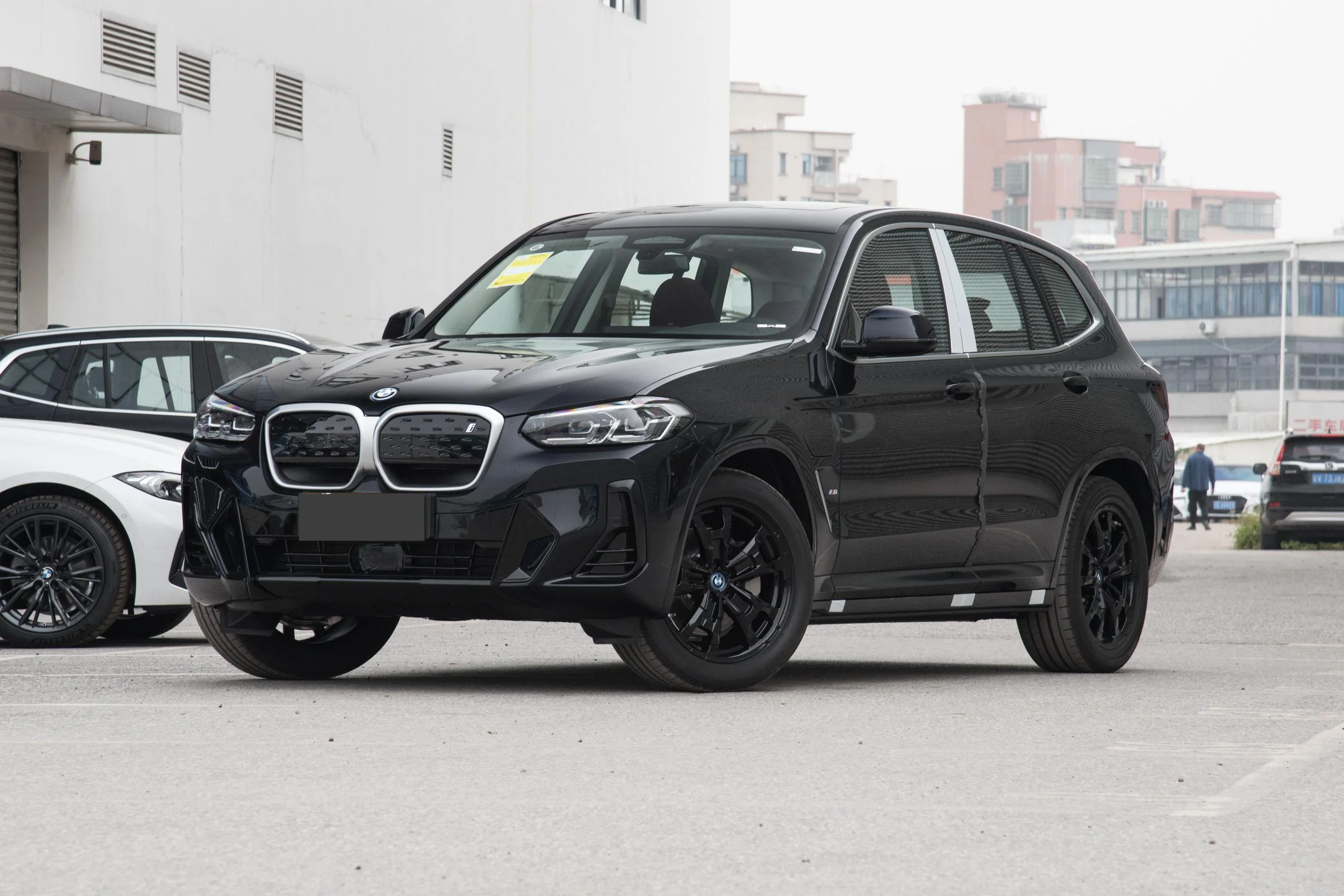 BMW ix3  details