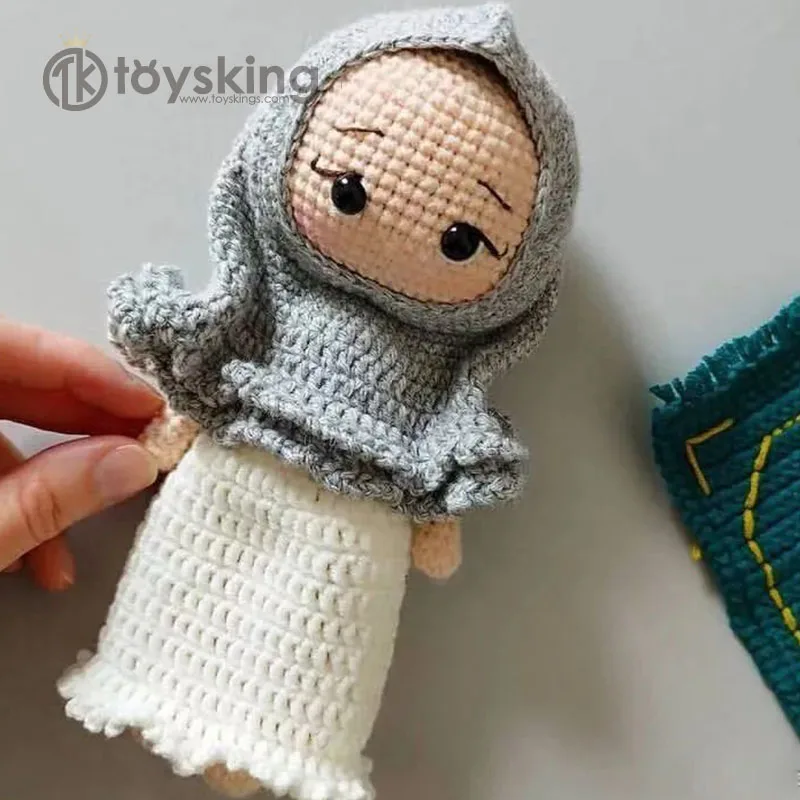Häkelpuppe Muslimisches Mädchen Mit Hijab – 14 Cm, Wollgarn, Inkl. Motivationskarte, Süßes Dekor Oder Geschenk