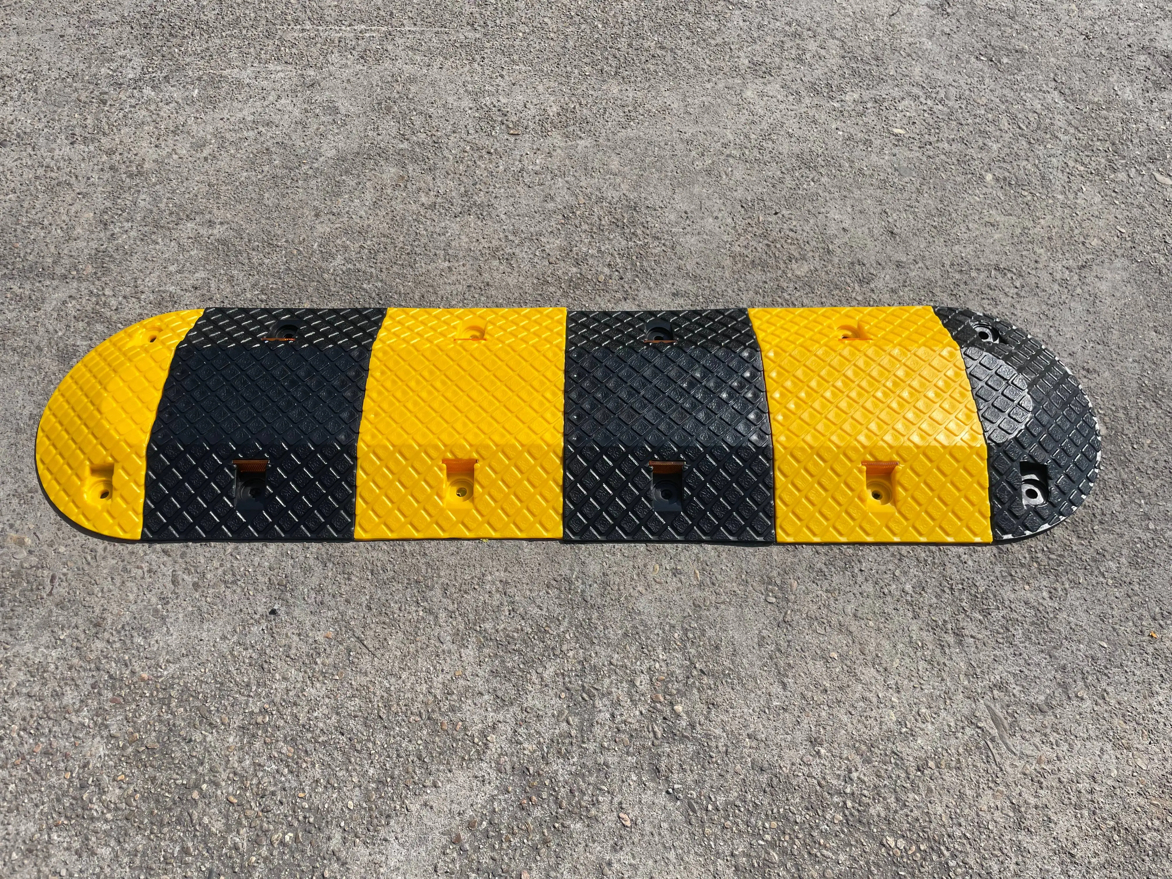 Australian Standard Heavy Duty Durable Plastic Speed Hump for Parking details