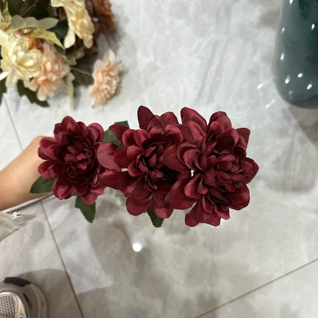 High Quality Three-Head Simulation Dahlia Handmade Artificial Cloth Flower for Garden Christmas Graduation Wholesale Product