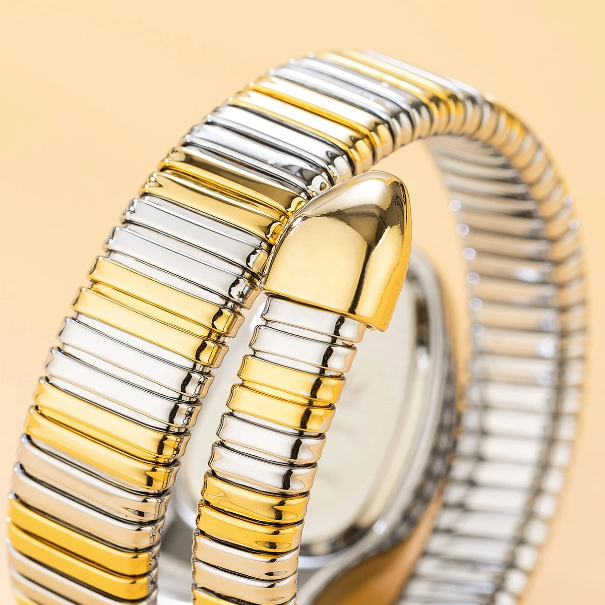 Luxury Snake-Shaped Quartz Watch for Women