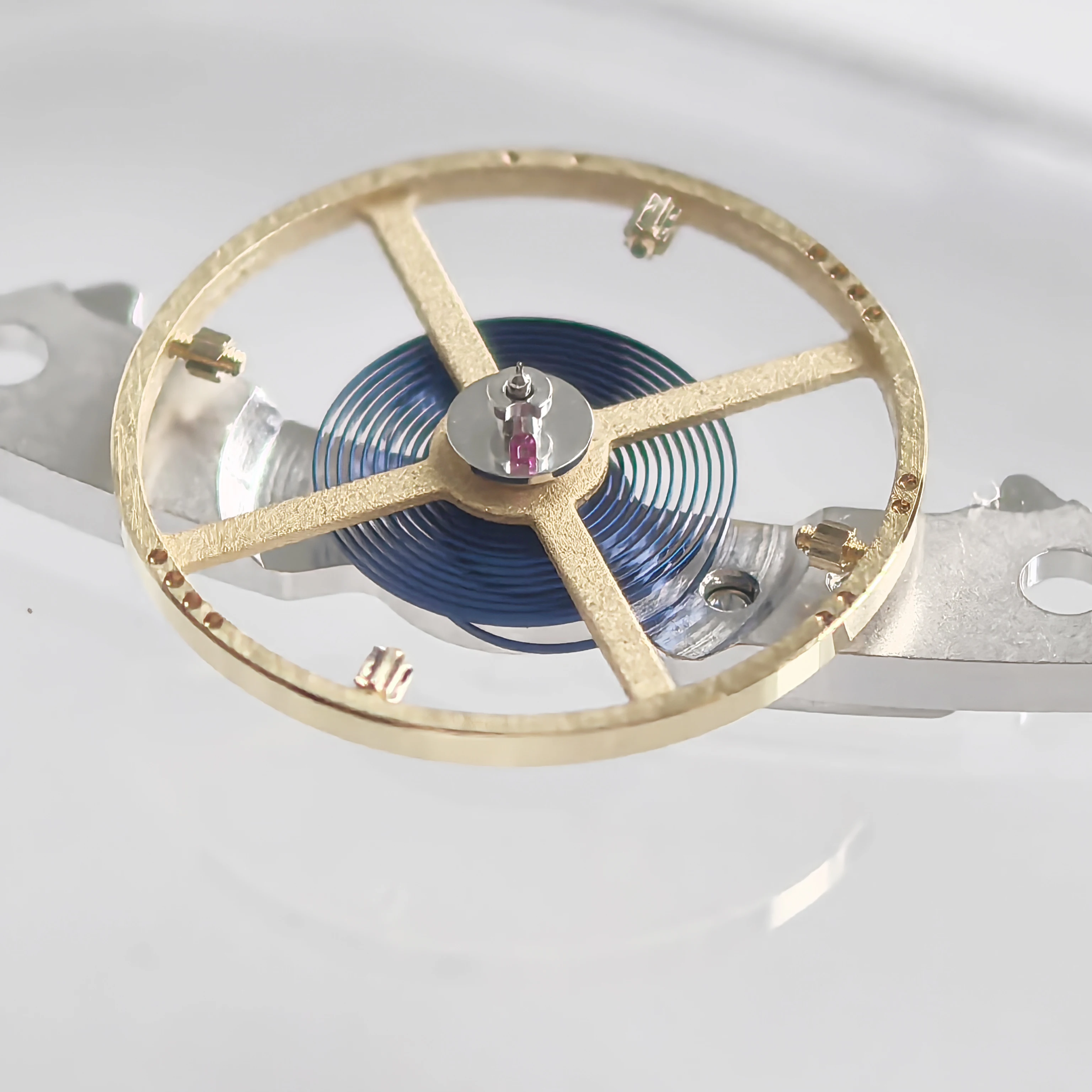 Balancier Avec Ressort Pour Montre - Pièce De Réparation Mouvement 7120 - Neuf Avec étiquette