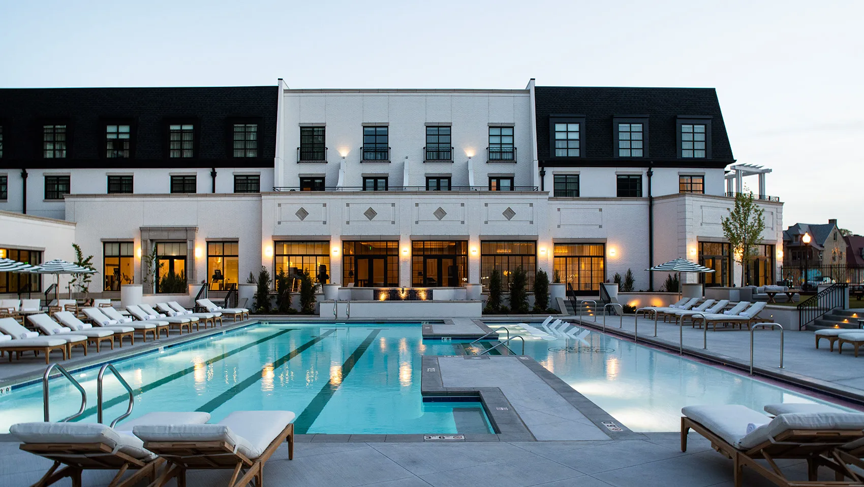 Modern Style Outdoor Furniture Pool and Beach Furniture Sun Umbrella