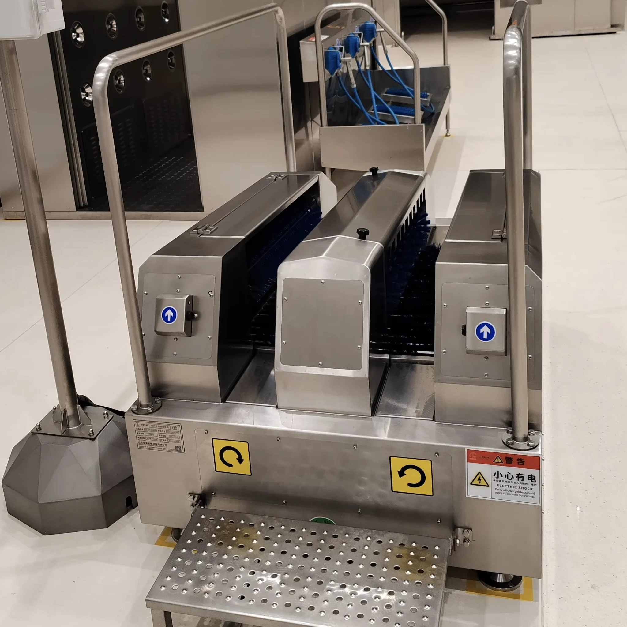 Stainless steel boot cleaning machine for worker hygiene and food safety control in slaughterhouses
