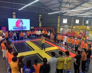 Zhongyi Inflatable Landing airbag Bounce Ninja Warrior Course Kids Indoor Trampoline Park