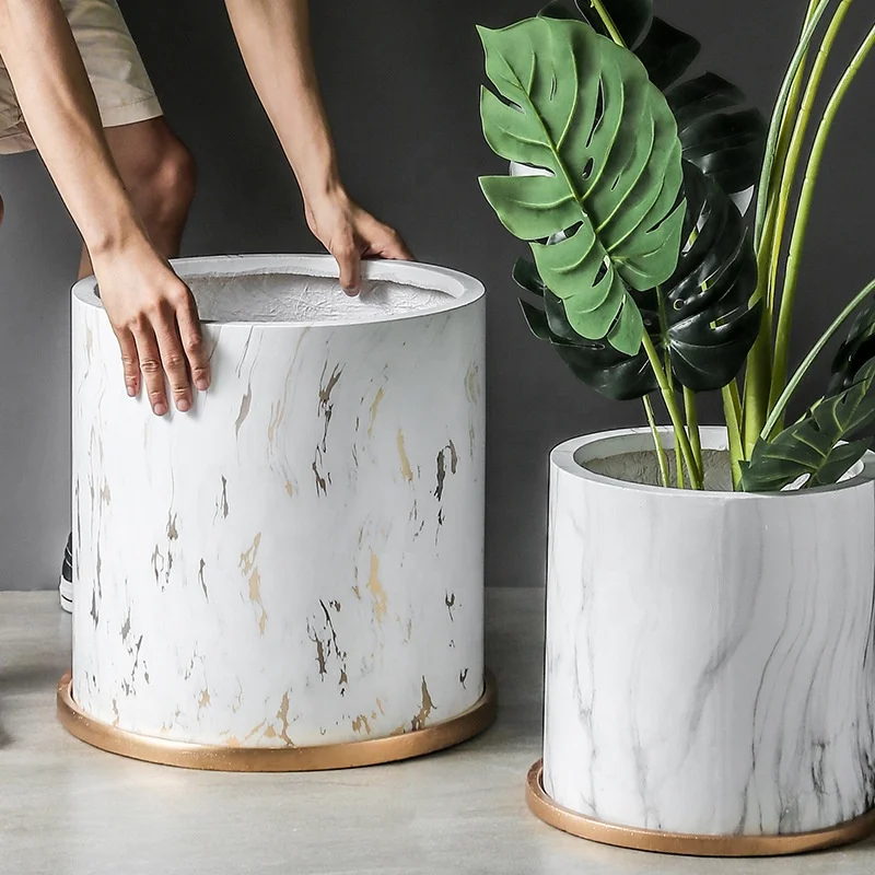 Grandes vasos de cerâmica para plantas internas