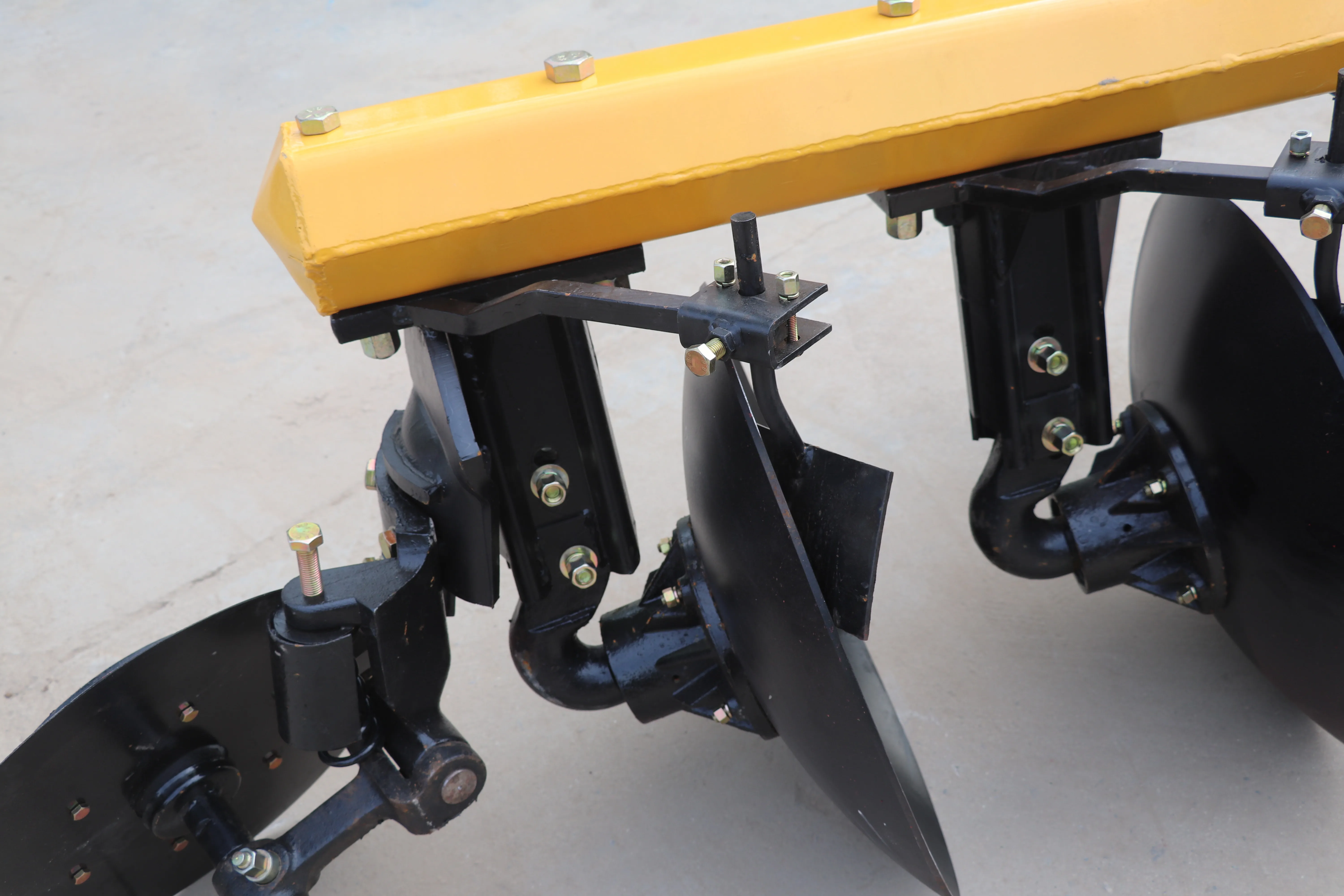 Professional Fish-Tail Plow Versatile Soil Tillage Equipment Reliable and Efficient details