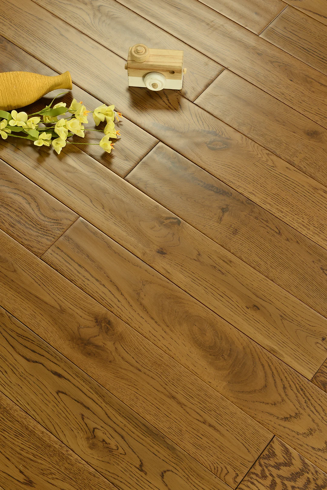 Gallery Detail: Sustainable Oak Flooring