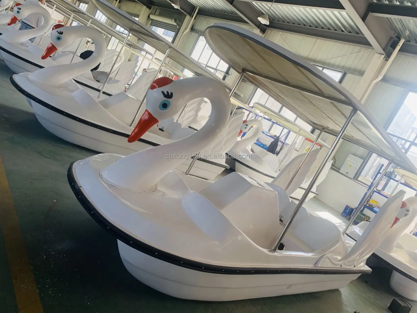 Water Amusement Park Equipment 2 Seats 4 Seats Used Duck Swan Pedal