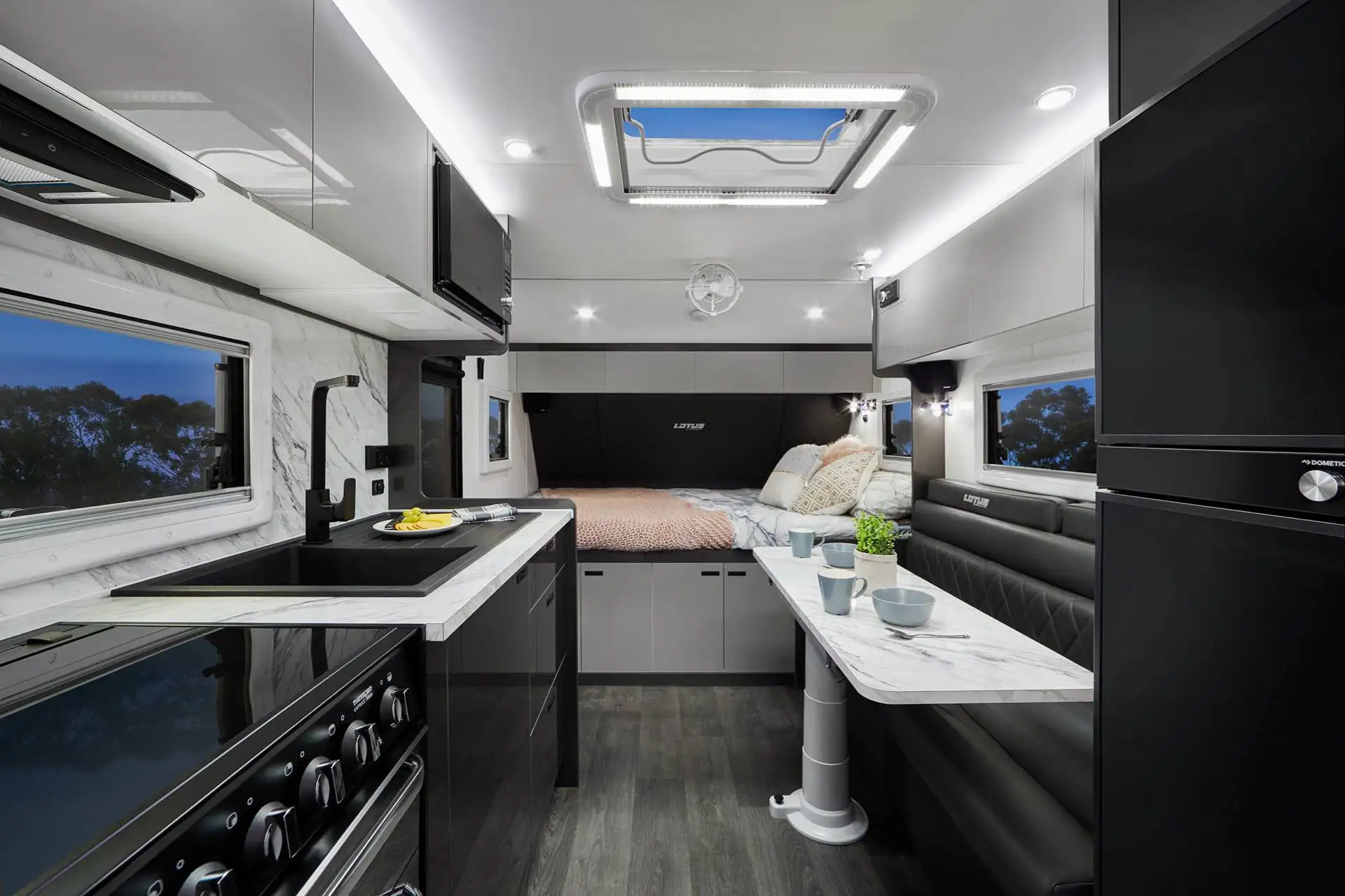 Black Designed Family Luxury Caravan Van Motorhome Camper