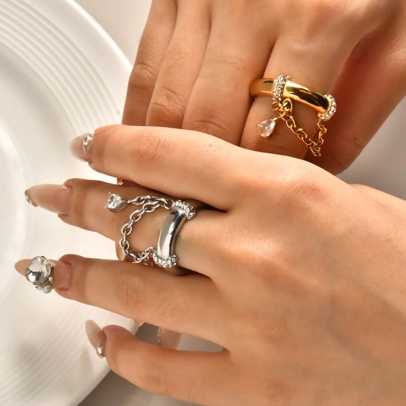 YF8086 Premium Feeling Zircon Chain Ring Water Drop Pendant Design 18K Gold Plated Water aperçu 5