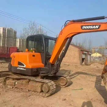 Second-hand excavator Doosan Dh60 small 5.5 tons 6 tons crawler excavator sold at a low price