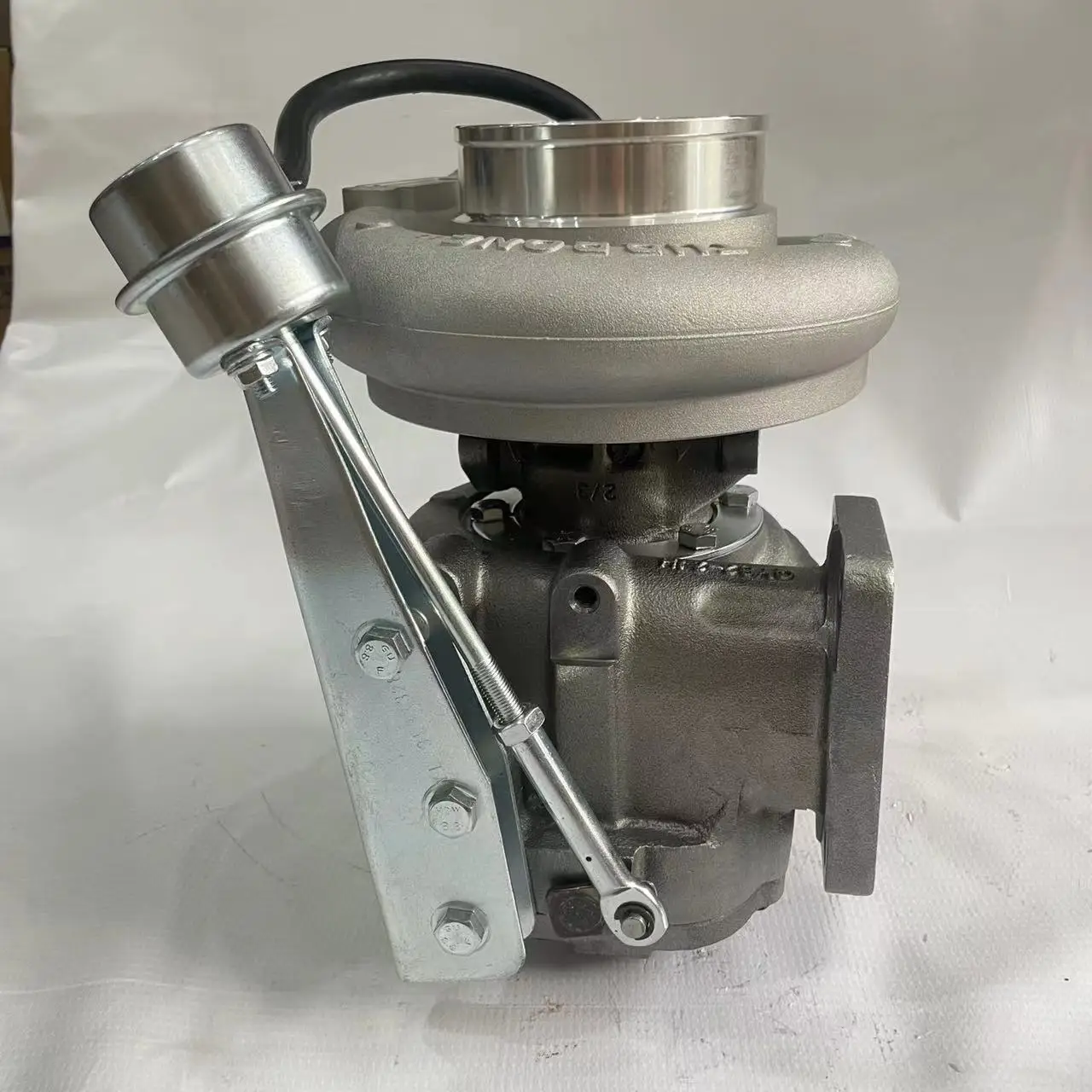 China Spare Parts Supplier 4051184 HX40W Turbocharger Excavator Spare Parts C8.3 ISC8.3 6L8.9 Engine Turbo 4051184 4038421