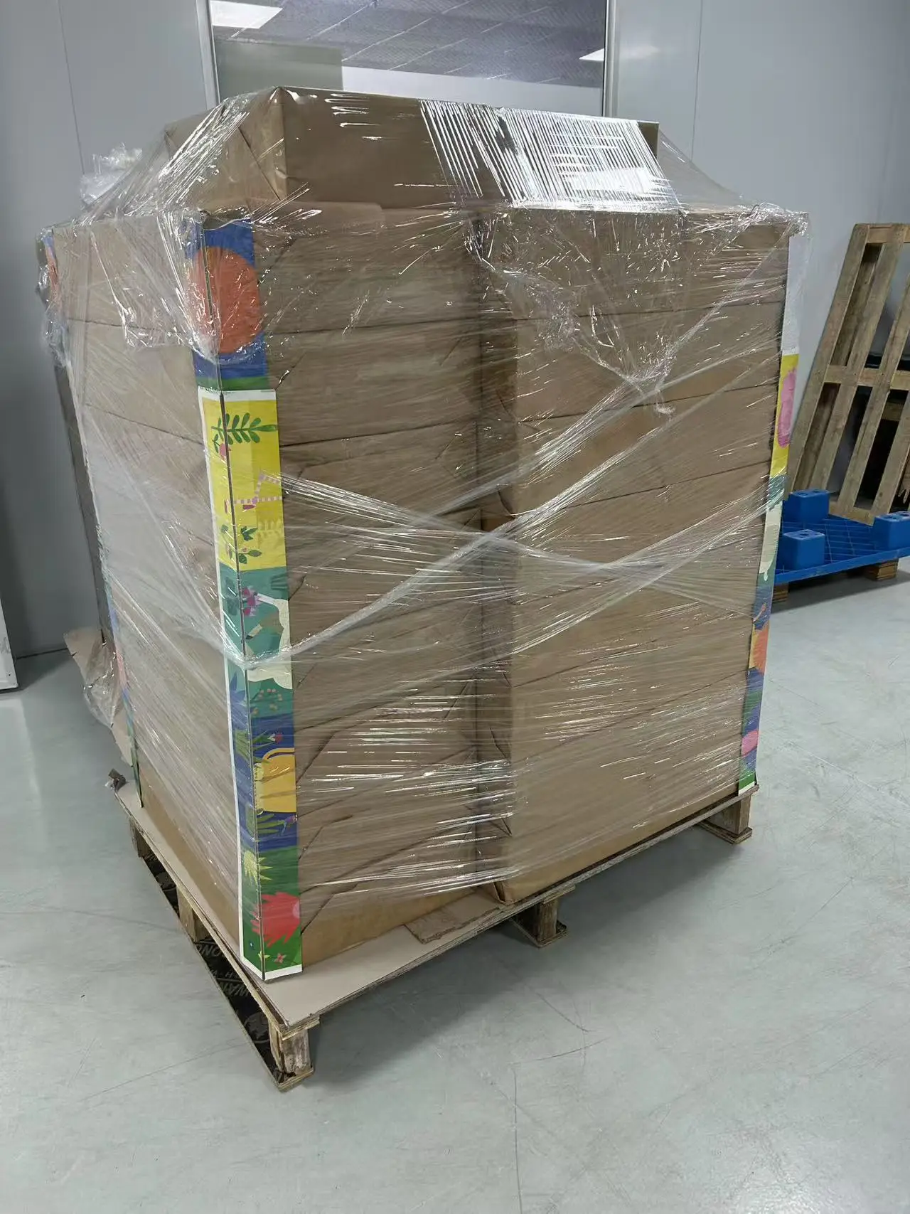 Wholesale packaging and shipping logistics detail