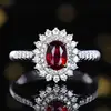 Anillo de diamantes con rubí natural