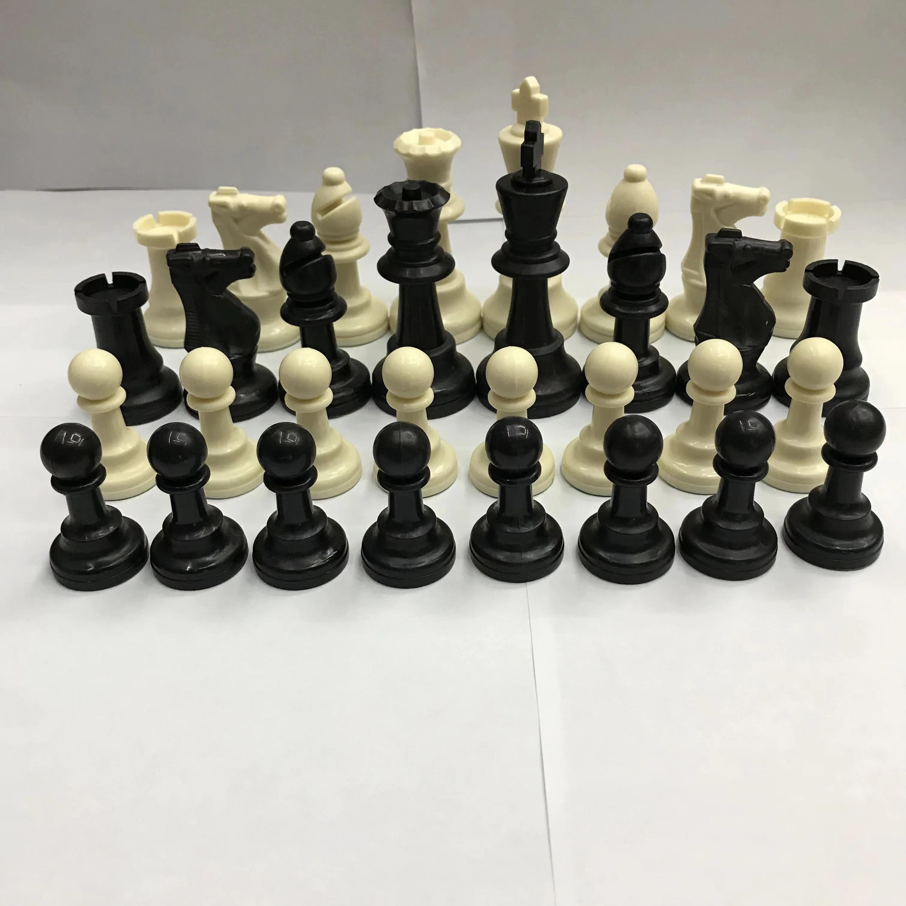 Высококачественная шахматная игра разных размеров набор пластиковых шахматных
