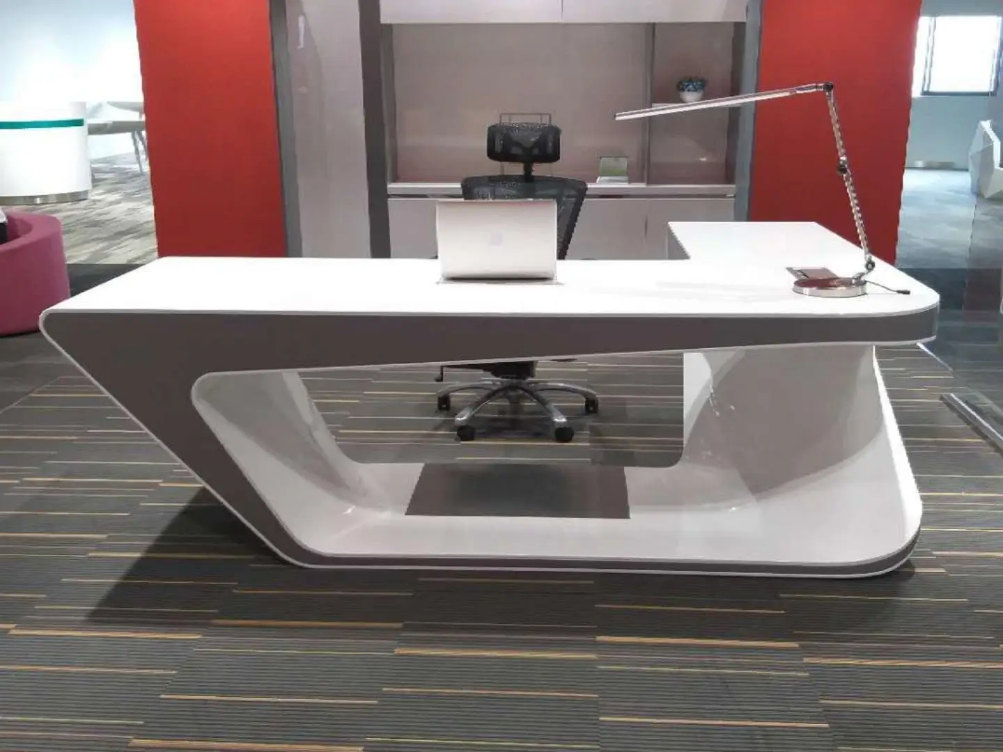 Luxury Office Furniture High-Gloss Executive MDF Wood Desk for CEO Boss Senior Managers Contemporary Style for Home Villa