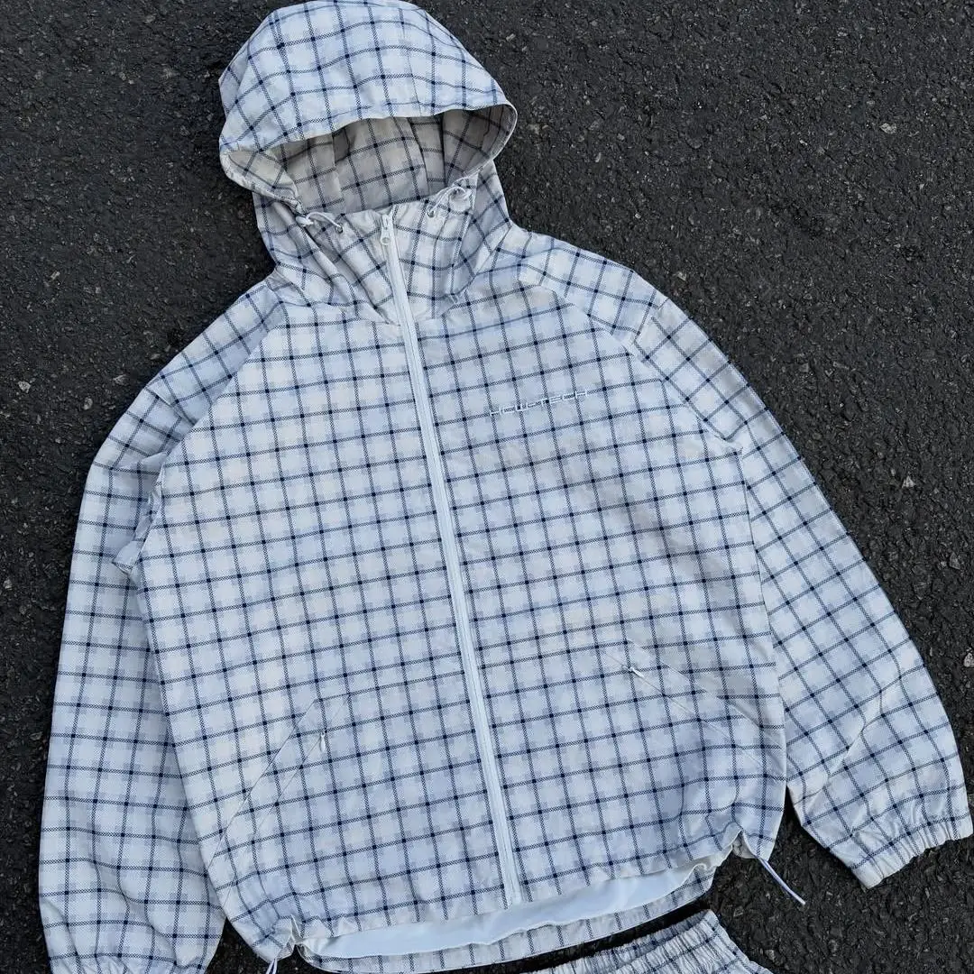 Fabriksanpassede polyester/bomuld-strætstil-tracksuits med print/broderi-håndværksdesign og tilpasning