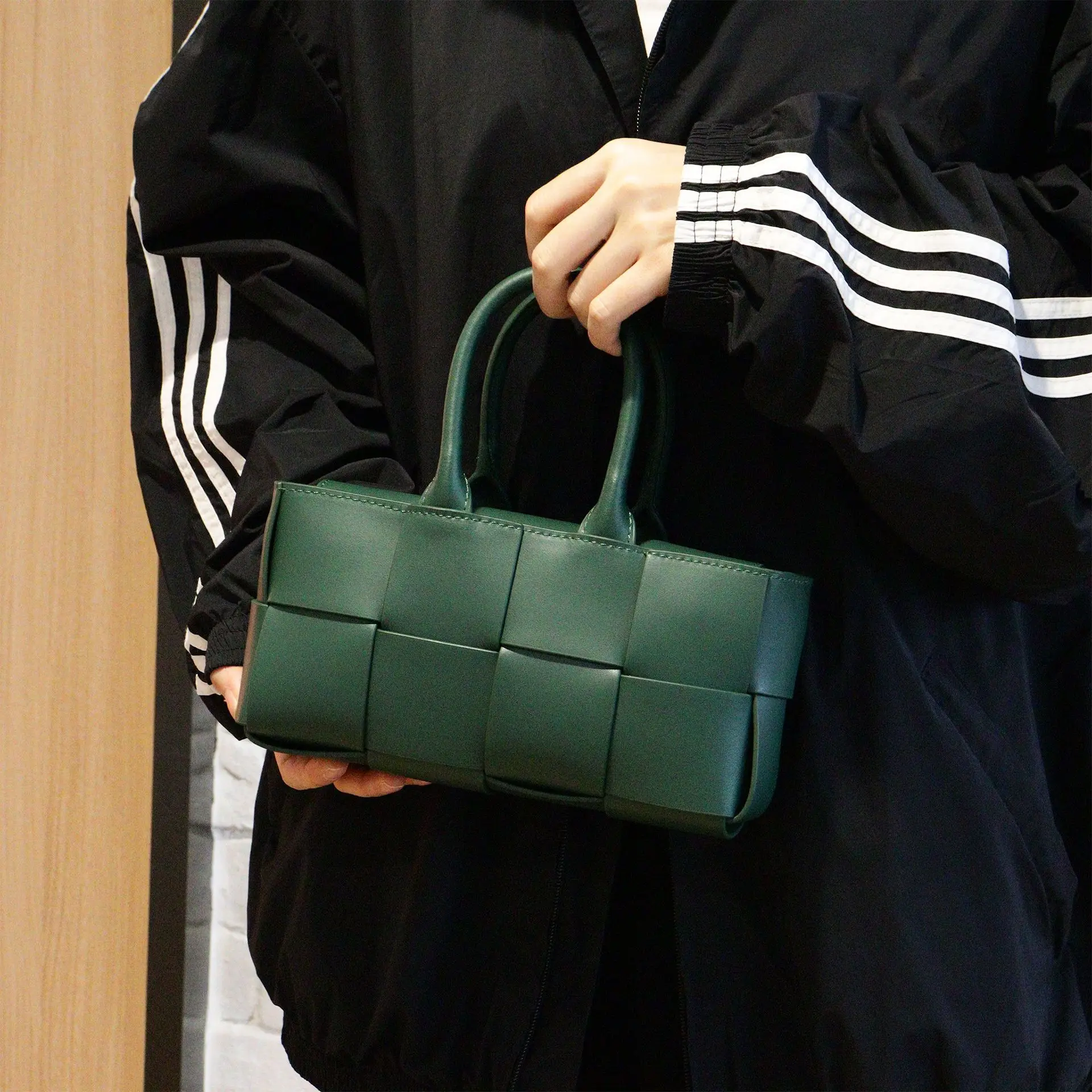 Wholesale Or Custom Genuine Leather Hand Woven Women's Handbags 2023