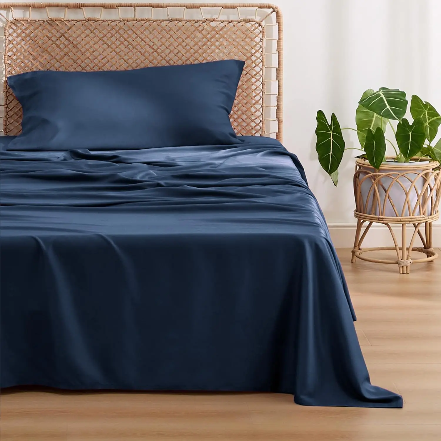 King Twin Bedding Set 100% Bamboo Woven Solid Pattern A-Grade Flat Bed Sheet with Bamboo Fiber Filling 3-Piece Set supplier