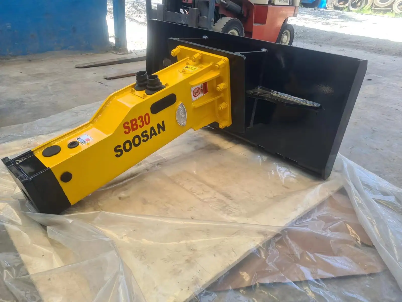 Soosan Hydraulic Breaker - Model Sb30 Box Type With Skid Steer Plate ...